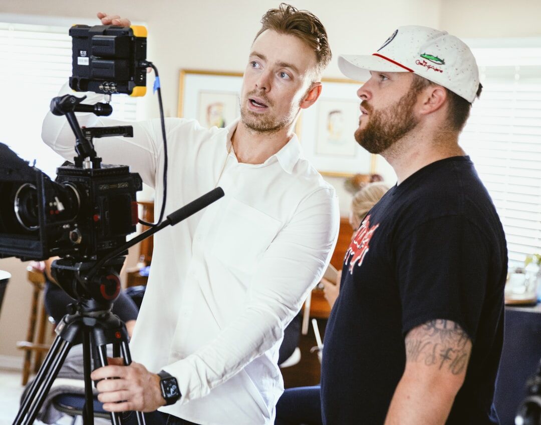 journalist interviewing artist